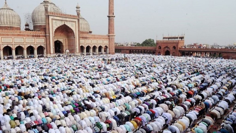 প্রথম কাতারে নামাজ পড়ার ফজিলত