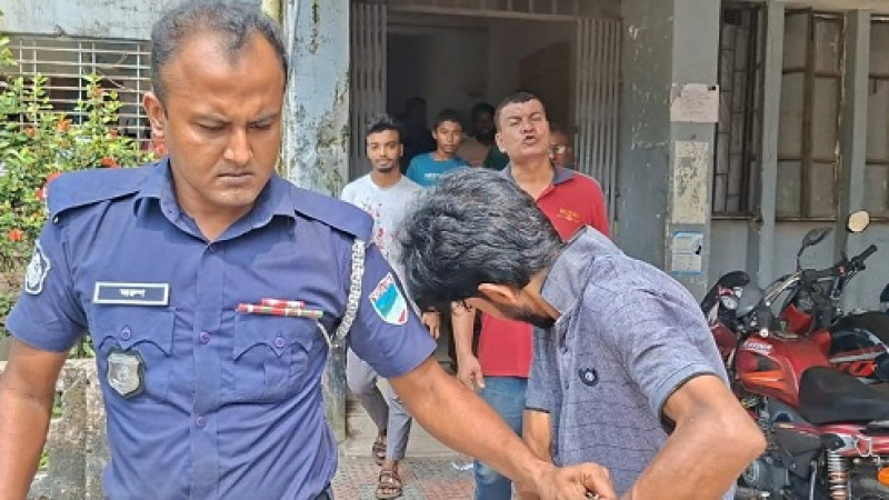 শরণখোলায় মাদক কারবারি গ্রেফতার করেছে পুলিশ